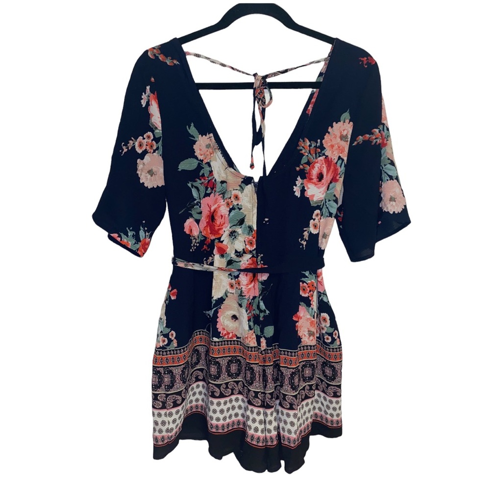 Juniors/women’s floral romper by three pink hearts 💕 super cute, large - Picture 4 of 7
